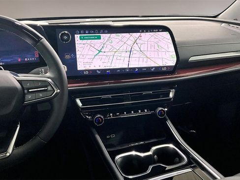 Used 2025 Chevrolet Traverse Z71 w/ Enhanced Driving Package image 9