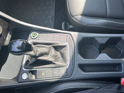 Certified 2023 Volkswagen Jetta SE w/ Panoramic Sunroof Package image 19