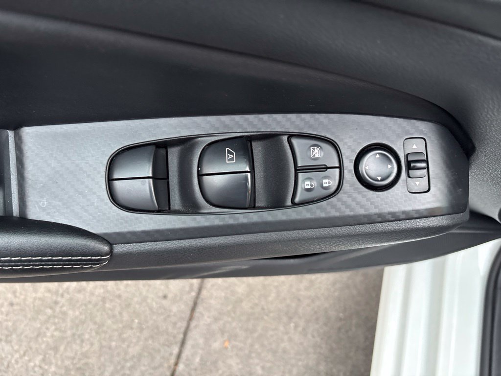 Used 2025 Nissan Altima 2.5 SV FWD image 14
