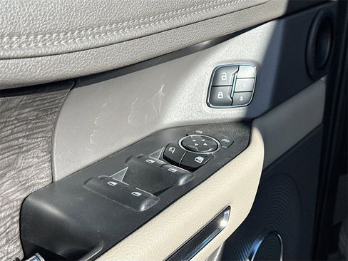 Used 2021 Ford Expedition Limited image 18