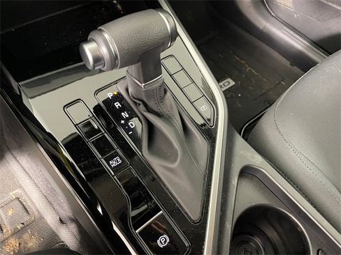 Certified 2025 Kia Niro LX image 9
