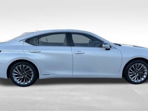 Used 2019 Lexus ES 300h w/ Luxury Package image 4