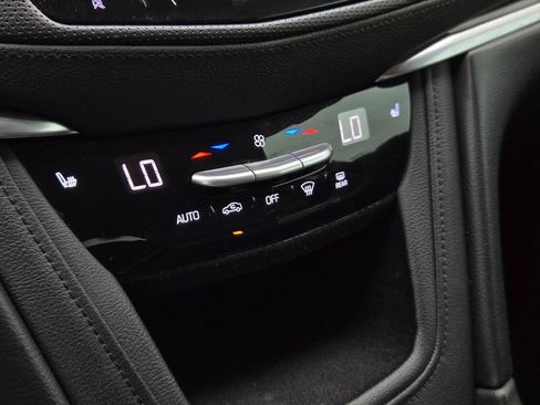 Used 2018 Cadillac XT5 Luxury w/ Driver Awareness Package image 20