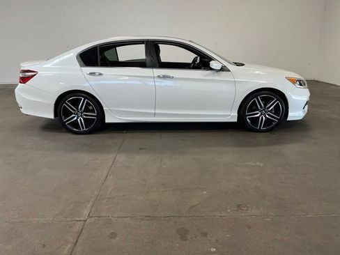 Used 2017 Honda Accord Sport image 2