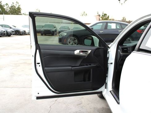 Used 2015 Lexus CT 200h image 29