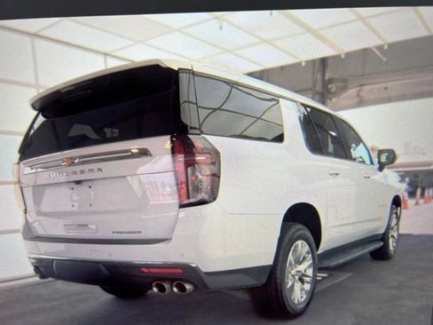 Used 2023 Chevrolet Suburban Premier RWD image 2