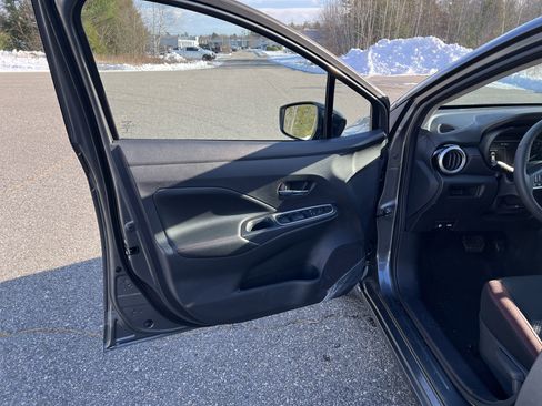 New 2025 Nissan Versa SR w/ Trunk Package image 17