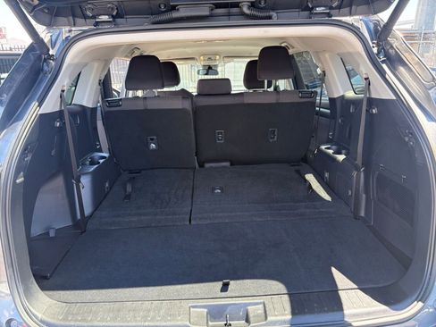 Used 2025 Toyota Highlander LE FWD image 34
