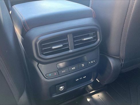 Used 2025 Honda Pilot TrailSport image 35