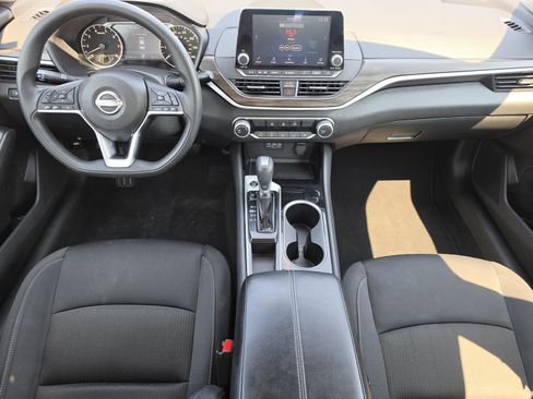 Used 2024 Nissan Altima 2.5 SV FWD image 9