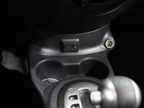 Used 2017 Nissan Versa SV image 11