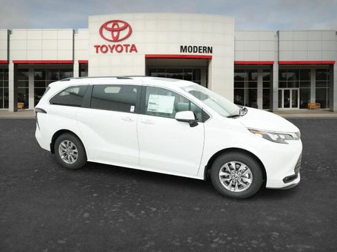 New 2026 Toyota Sienna XLE FWD image 12