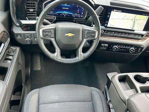 Used 2025 Chevrolet Silverado 2500 LT w/ Convenience Package AWD/4WD image 8