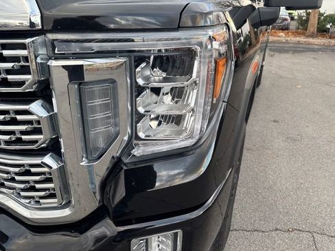 Used 2023 GMC Sierra 3500 Denali w/ Denali Black Diamond Edition image 11