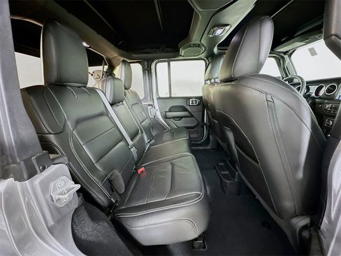 Used 2018 Jeep Wrangler Unlimited Sahara image 25