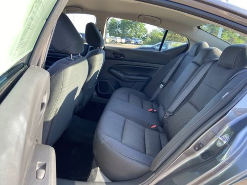 Used 2025 Nissan Altima 2.5 SV FWD image 17