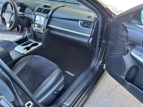 Used 2014 Toyota Camry SE w/ Leather Package FWD image 10