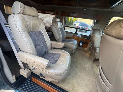 Used 1995 Ford E-150 and Econoline 150 image 10