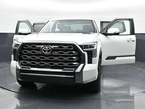 Used 2024 Toyota Tundra Platinum AWD/4WD image 43