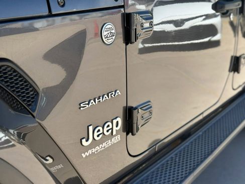Used 2020 Jeep Wrangler Unlimited Sahara AWD/4WD image 3