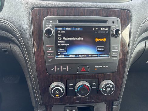 Used 2017 Chevrolet Traverse LT image 16