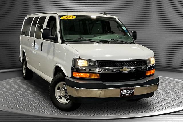 Used 2021 Chevrolet Express 2500 LT w/ LT Preferred Equipment Group RWD image 3