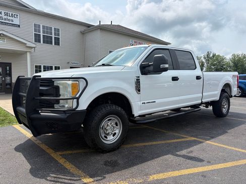 Used 2017 Ford F250 4x4 Crew Cab Super Duty image 2