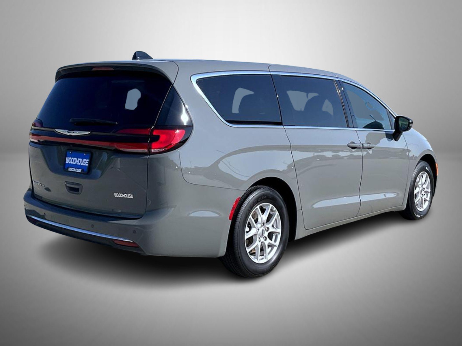 Used 2025 Chrysler Pacifica Select FWD image 5