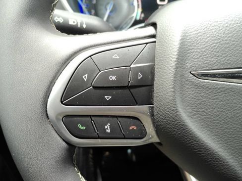 Used 2026 Chrysler Pacifica Select FWD image 39