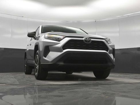 Used 2022 Toyota RAV4 LE FWD image 36
