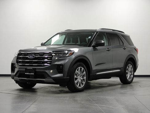 Used 2025 Ford Explorer Active w/ Active Comfort Package image 8