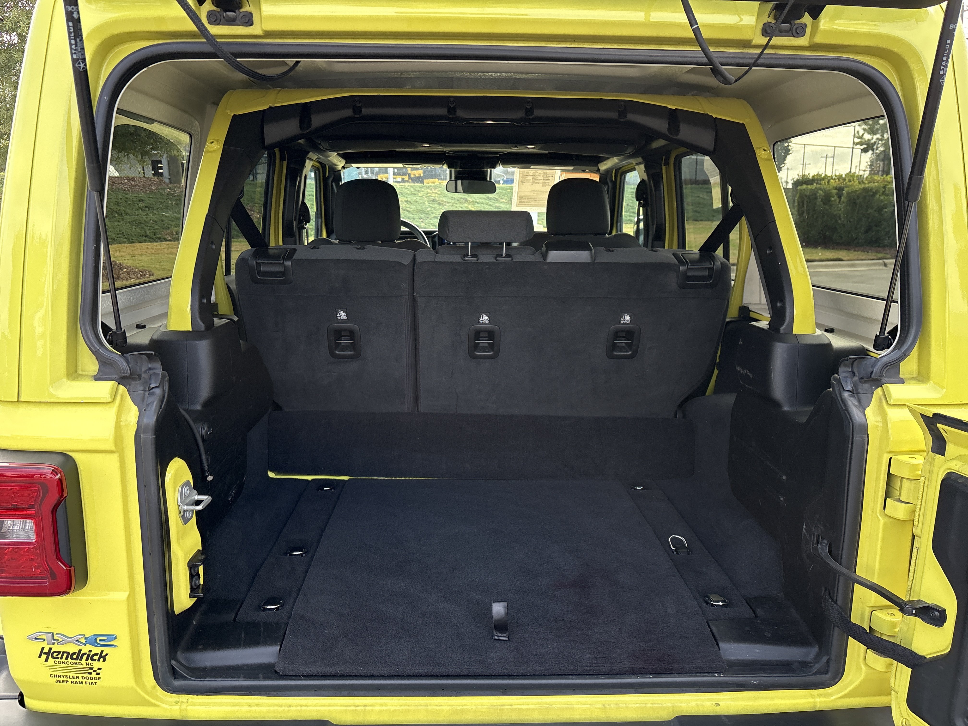 Used 2024 Jeep Wrangler Unlimited Sahara AWD/4WD image 33