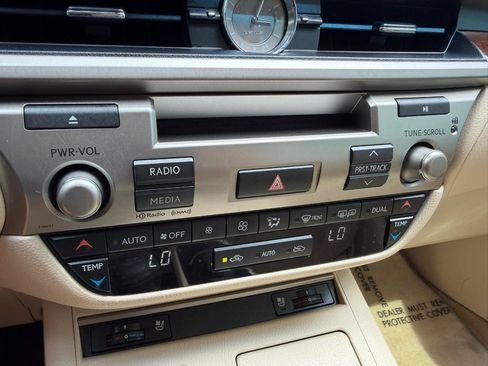 Used 2014 Lexus ES 350 w/ Premium Package FWD image 38