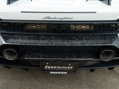 Used 2018 Lamborghini Huracan Performante AWD/4WD image 37
