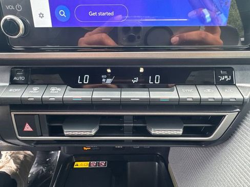 Certified 2025 Toyota Camry SE w/ Convenience Package image 38