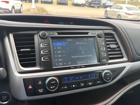 Used 2017 Toyota Highlander XLE FWD image 20