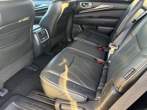 Used 2019 INFINITI QX60 Luxe w/ Essential Package image 17