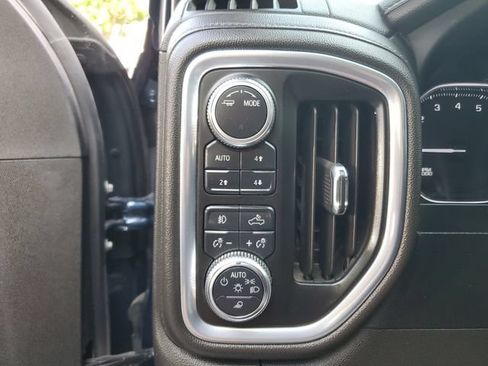 Used 2022 GMC Sierra 2500 SLT w/ SLT Preferred Package AWD/4WD image 32