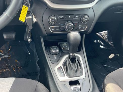 Used 2014 Jeep Cherokee Latitude AWD/4WD image 19