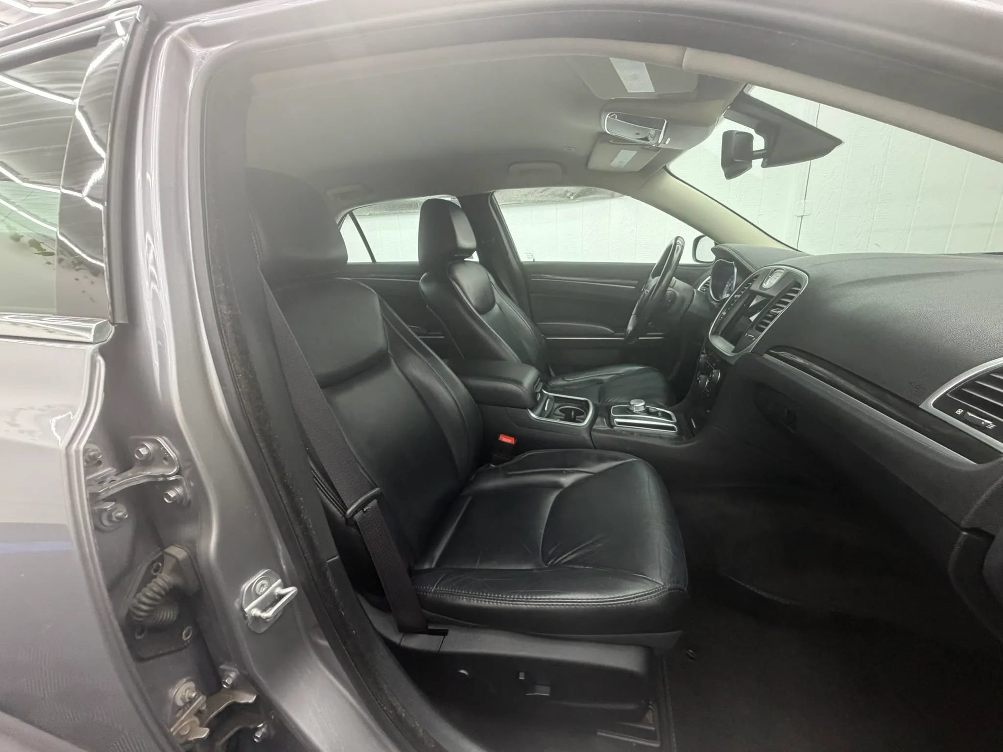 Used 2017 Chrysler 300 Limited AWD/4WD image 4