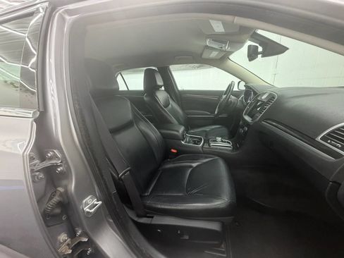 Used 2017 Chrysler 300 Limited AWD/4WD image 4