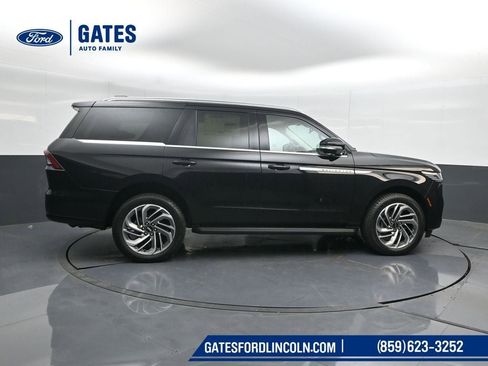 New 2026 Lincoln Navigator Premiere AWD/4WD image 3