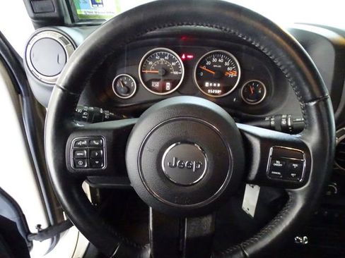 Used 2016 Jeep Wrangler Unlimited Sahara image 6