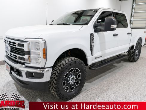 Used 2025 Ford F250 XLT w/ FX4 Off-Road Package image 2