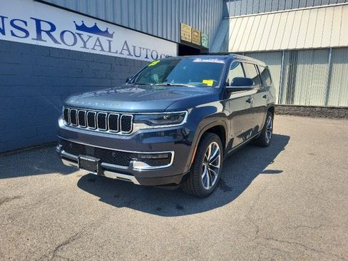 Used 2023 Jeep Wagoneer Series III w/ Premium Group I AWD/4WD image 2