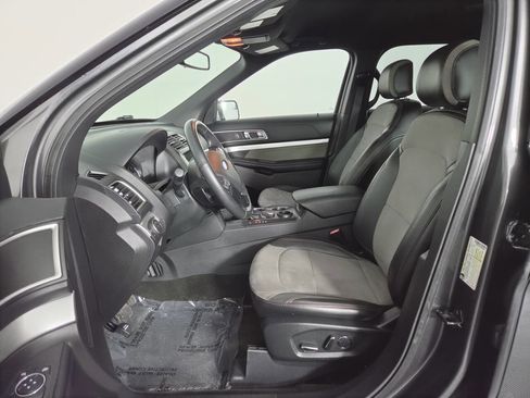 Used 2017 Ford Explorer XLT w/ Equipment Group 202A FWD image 14