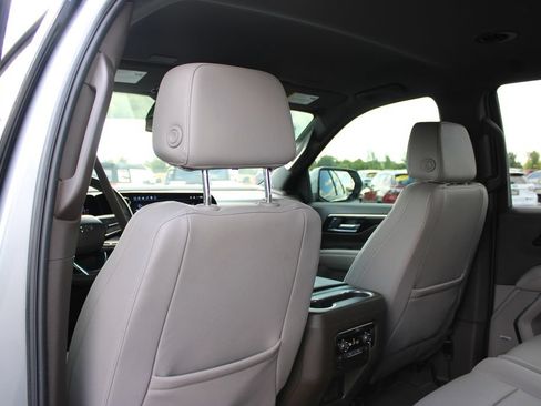 Used 2025 Chevrolet Tahoe Z71 w/ Comfort Package AWD/4WD image 29