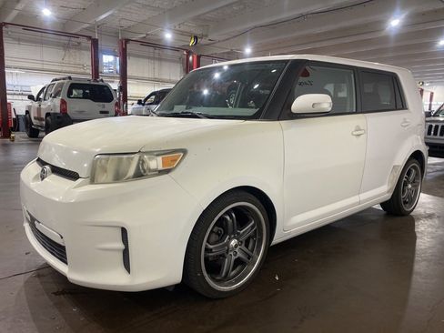 Used 2011 Scion xB image 7