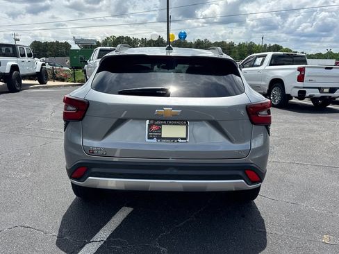 Used 2024 Chevrolet Trax LT FWD image 7