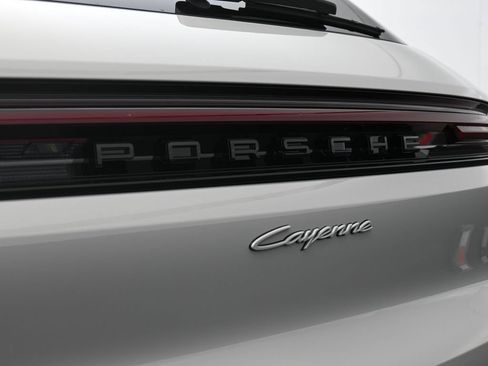 Certified 2026 Porsche Cayenne E-Hybrid AWD/4WD image 14